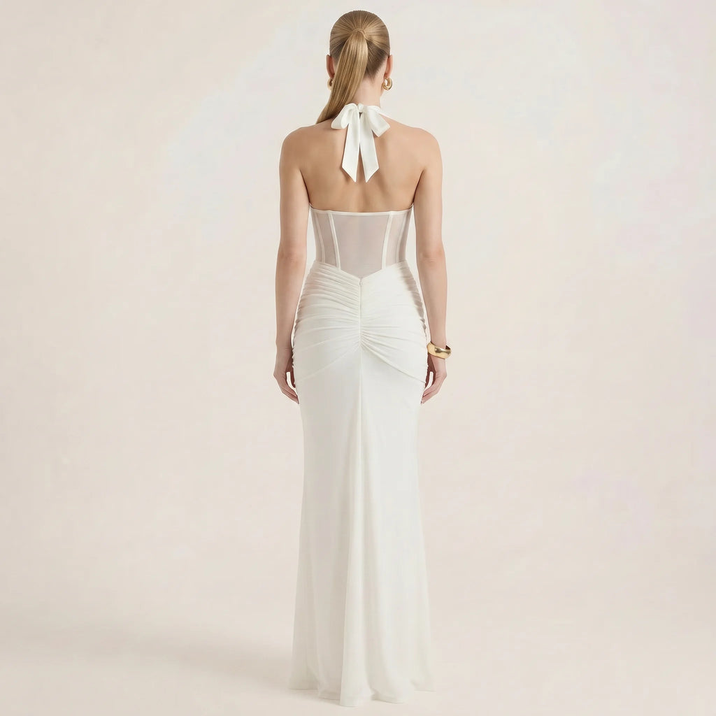 Elegant maxikjole med halterneck – dyp v-hals og rysjedetalj, smal passform, aftenkjole-Dresses-Hvit-S-Maubaru